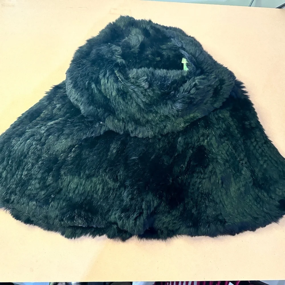 Bloomingdale’s‎ black rabbit fur capelet - Picture 9 of 10